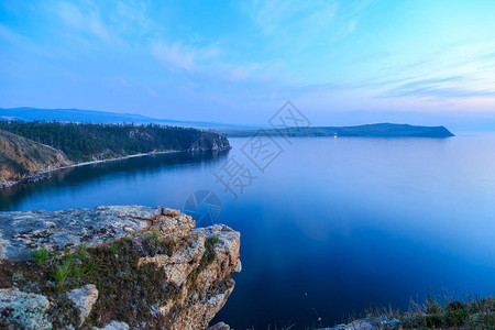 俄罗斯贝加尔湖奥尔洪岛小海湾乌兰呼顺角纽尔干角的景色从图片