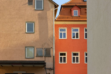 德国南部建筑物的外墙窗户和屋顶图片