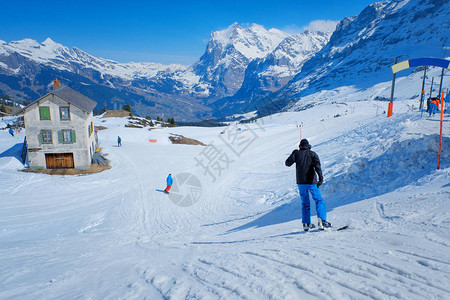 瑞士KleineScheidegg站点高山滑雪图片