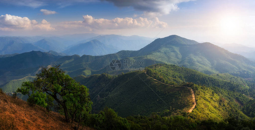 晚上高山风景秀丽图片