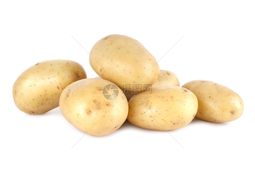 在白色背景上孤立的新鲜马铃薯图片