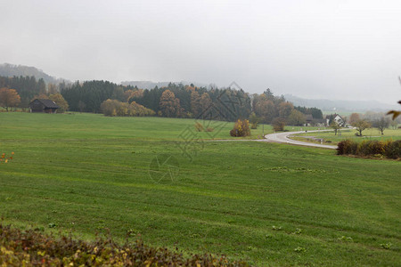 南德裔乡村的秋天风景图片