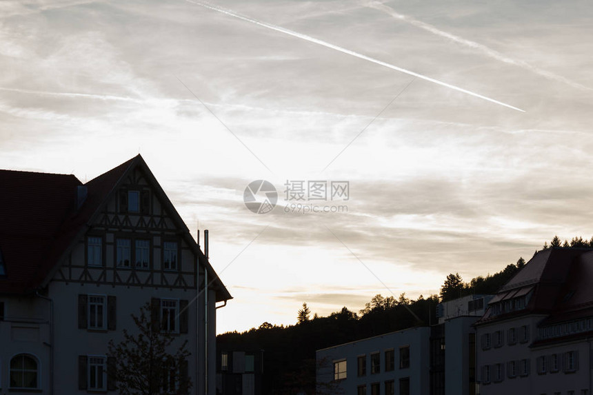 欧洲历史城市风景斯图加特斯恰比希格穆恩德地貌景观太阳能板邻图片