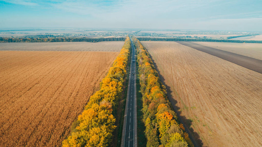 乌克兰新公路的空中观察图片