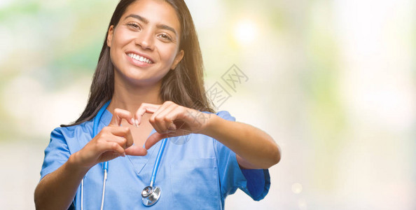 年轻阿拉伯女外科医生身处孤立的背景图片