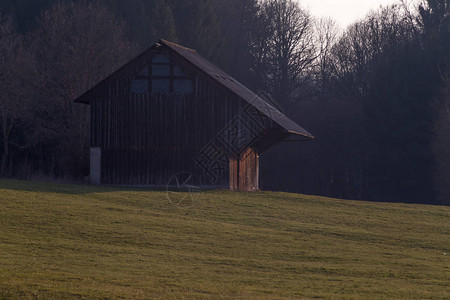 德国南部乡村的早春日落景观图片