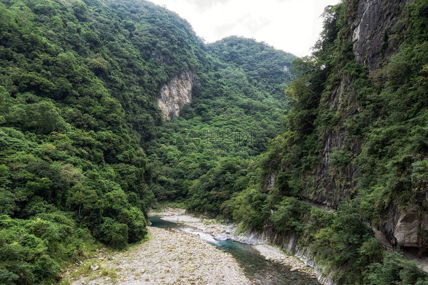 Shakadang河足迹布景图片