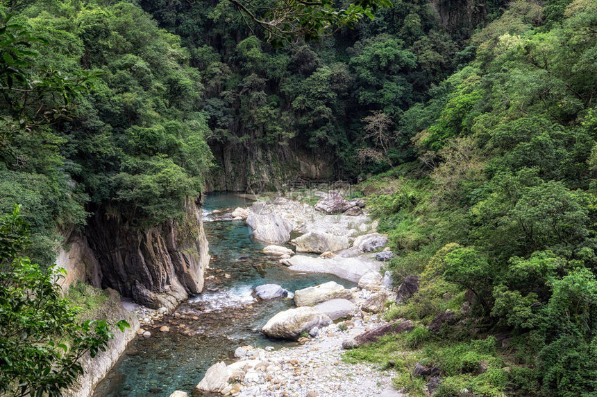 Shakadang河足迹布景图片