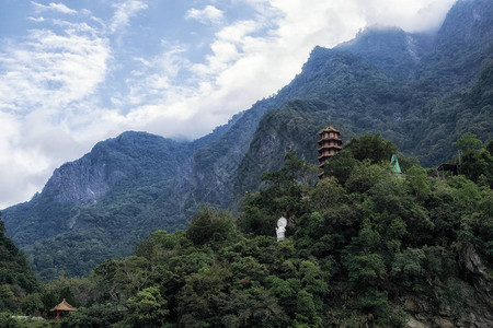 塔和周边山丘的Taroko图片