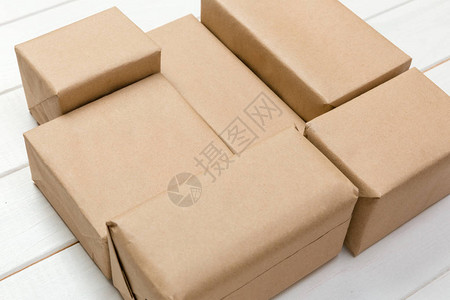 棕色邮箱包裹空白您可以设计纸板盒图片