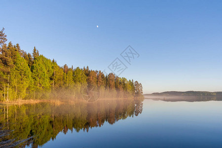 俄罗斯卡累利阿湖上的雾图片