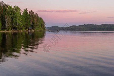 俄罗斯卡累利阿湖上的日落图片
