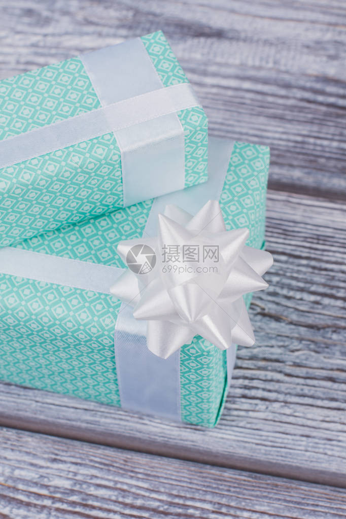 圣诞或新年的漂亮礼物盒图片