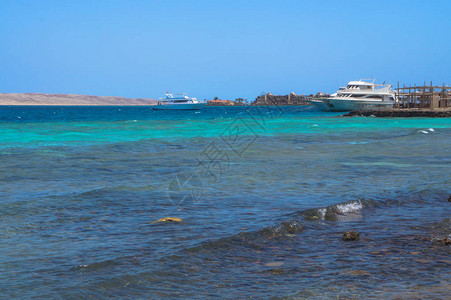 埃及港胡哈达和开罗亚洲的红海游艇和船只图片