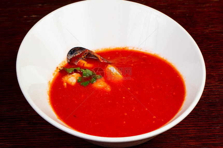 番茄海鲜汤配芫荽图片