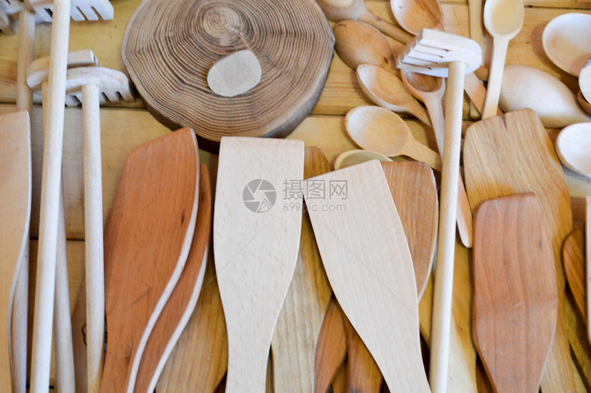天然木制传统厨房用具餐具勺子图片