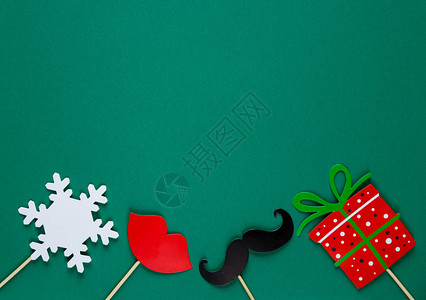 圣诞节晚会的彩色道具红唇雪花礼物绿背景胡须圣诞图片