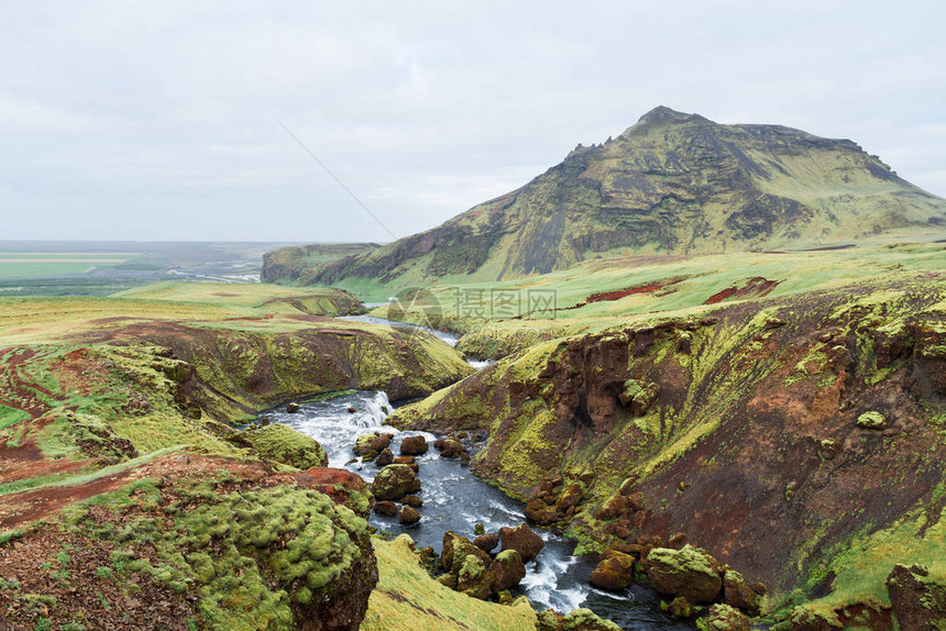 绿峡谷和斯科加河展望山峰图片