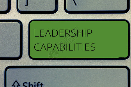 显示领导能力的书写笔记展示一组绩效期望和领导能图片