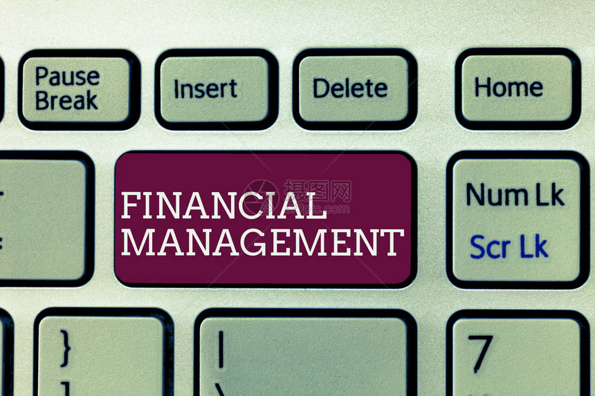 手写文字书写财务管理概念意味着管理资金和资图片