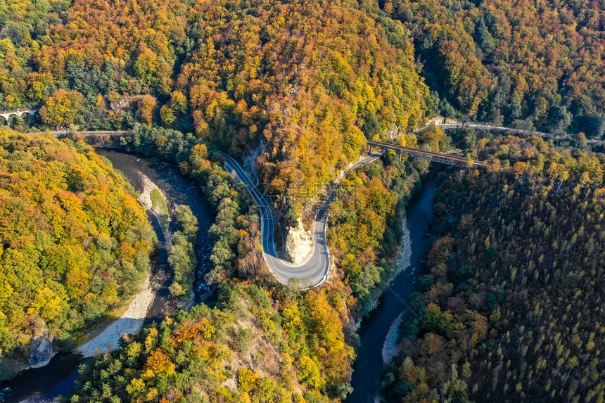 Jiului山谷ValeaJiului峡谷全景图片