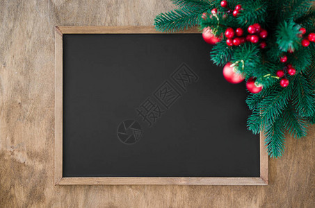 空黑板与圣诞装饰背景图片