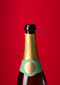 红色背景的香槟酒瓶封图片