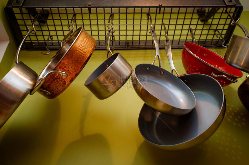 装饰挂式锅碗瓢盆厨房展示图片