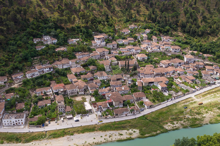 阿尔巴尼亚培拉特市奥苏姆河谷的景色图片