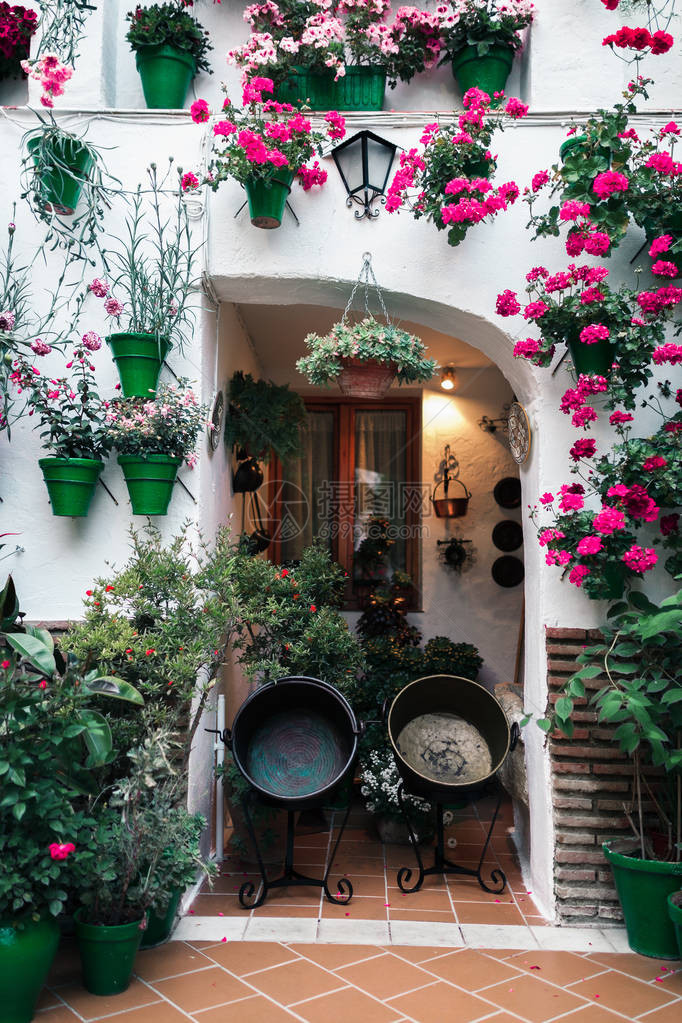 西班牙安达卢西亚州科尔多瓦典型的Andalusia庭院图片