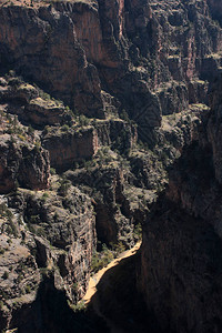 岩石和深峡谷图片