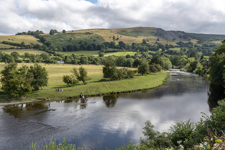 北威尔士州DenbighshireCarrog的Dee河图片