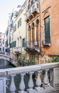 意大利威尼斯大运河上的古老传统建筑图片