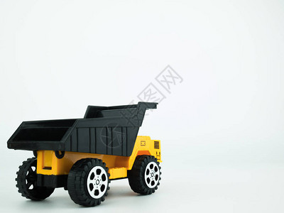 白色背景的玩具倾卸卡车工程建筑概念图片