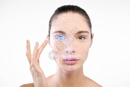 用于面部识别和被扫描人的美丽女人面部的未来主义和技术扫描它可以起到确保人身安全的作用概念背景图片