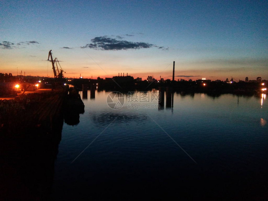 第聂伯河的日落图片