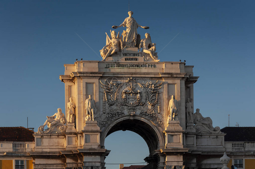 关于葡萄牙里斯本市奥古斯塔街胜利拱门的图片