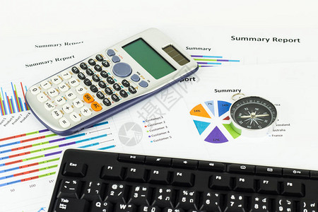 键盘计算储蓄财务和经济概念图片