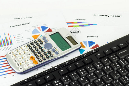 键盘计算储蓄财务和经济概念图片