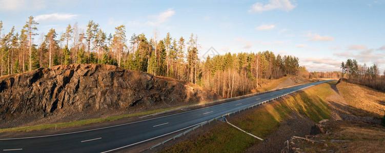 俄罗斯卡雷利亚的秋天地貌高速公路A121Sor背景