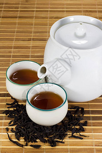 茶叶杯中的茶图片