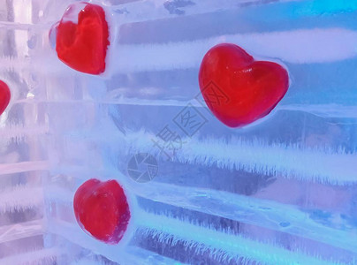冰中的红心图片