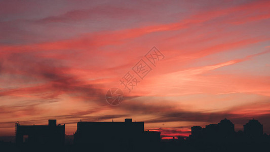 粉色天空日落背景图片