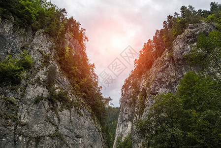 罗马尼亚比卡兹峡谷山峰景观图片
