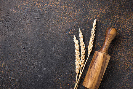 擀面杖和麦穗烘焙背景图片