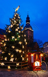 拉脱维亚冬季里加多姆广场的里加图片