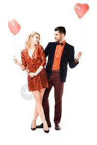 美丽的浪漫情侣红色的气球在图片