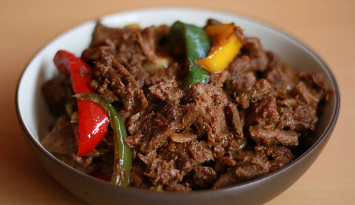 巴瓦希塔姆黑胡椒牛肉在碗里背景
