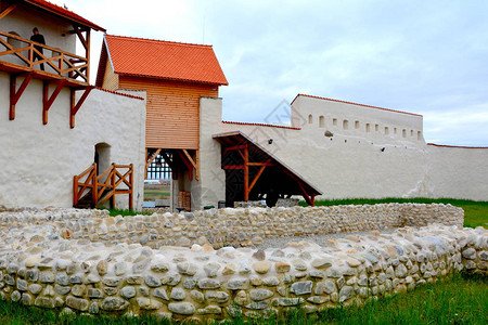 Feldioara村的堡垒图片