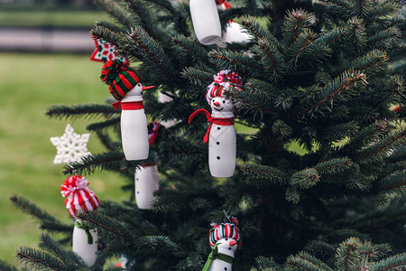 圣诞树上的手工装饰虚构的想图片
